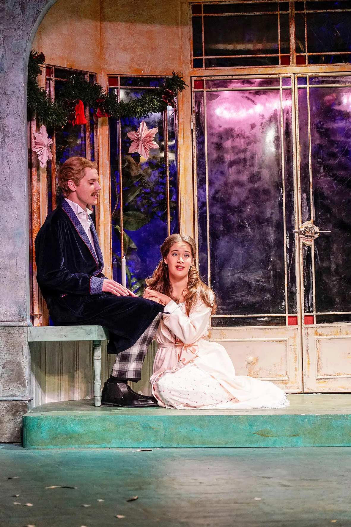 WIR SIND KEINE ENGEL Weihnachtskomödie von Albert Husson Spielzeit 2019/2020 / Premiere: 22.11.2019 Maximilian Wex, Arwen Schünke Foto: Tobias Metz