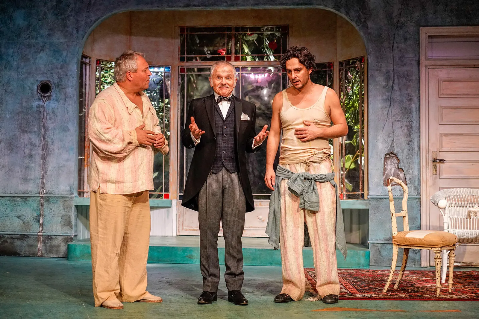 WIR SIND KEINE ENGEL Weihnachtskomödie von Albert Husson Spielzeit 2019/2020 / Premiere: 22.11.2019 Andreas Klaue, Klaus Cofalka-Adami, Jörg Pauly Foto: Tobias Metz
