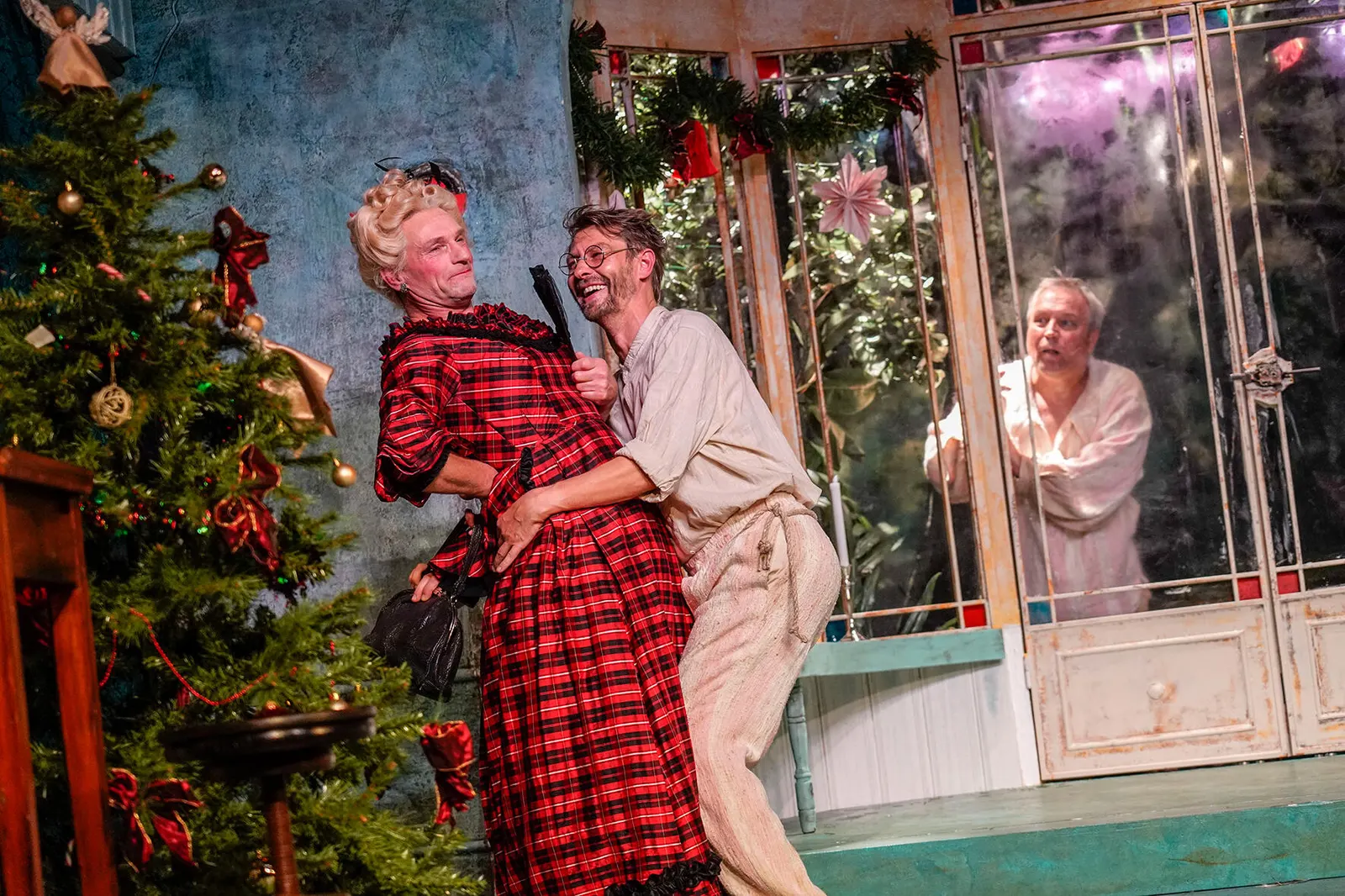 WIR SIND KEINE ENGEL Weihnachtskomödie von Albert Husson Spielzeit 2019/2020 / Premiere: 22.11.2019 Sebastian Kreutz, Matthias Rott, Andreas Klaue Foto: Tobias Metz