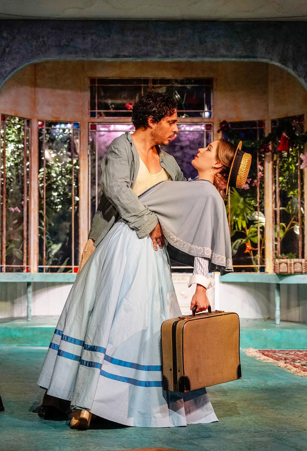 WIR SIND KEINE ENGEL Weihnachtskomödie von Albert Husson Spielzeit 2019/2020 / Premiere: 22.11.2019 Jörg Pauly, Arwen Schünke Foto: Tobias Metz