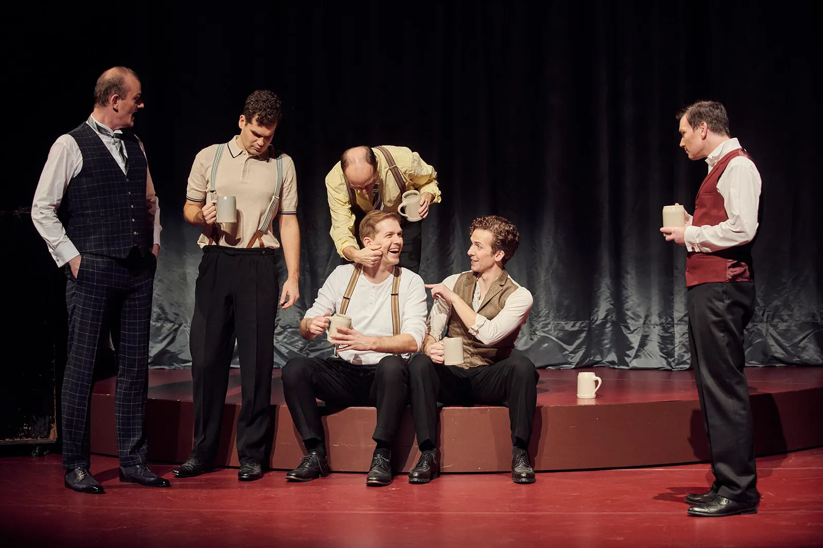 DIE COMEDIAN HARMONISTS Eine biographische Revue Spielzeit 2019/2020 / Premiere: 06.12.2019 Tobias Hagge, Loïc Damien Schlentz, Tobias Rusnak, Michael Rapke, Marc Trojan, Florian F…