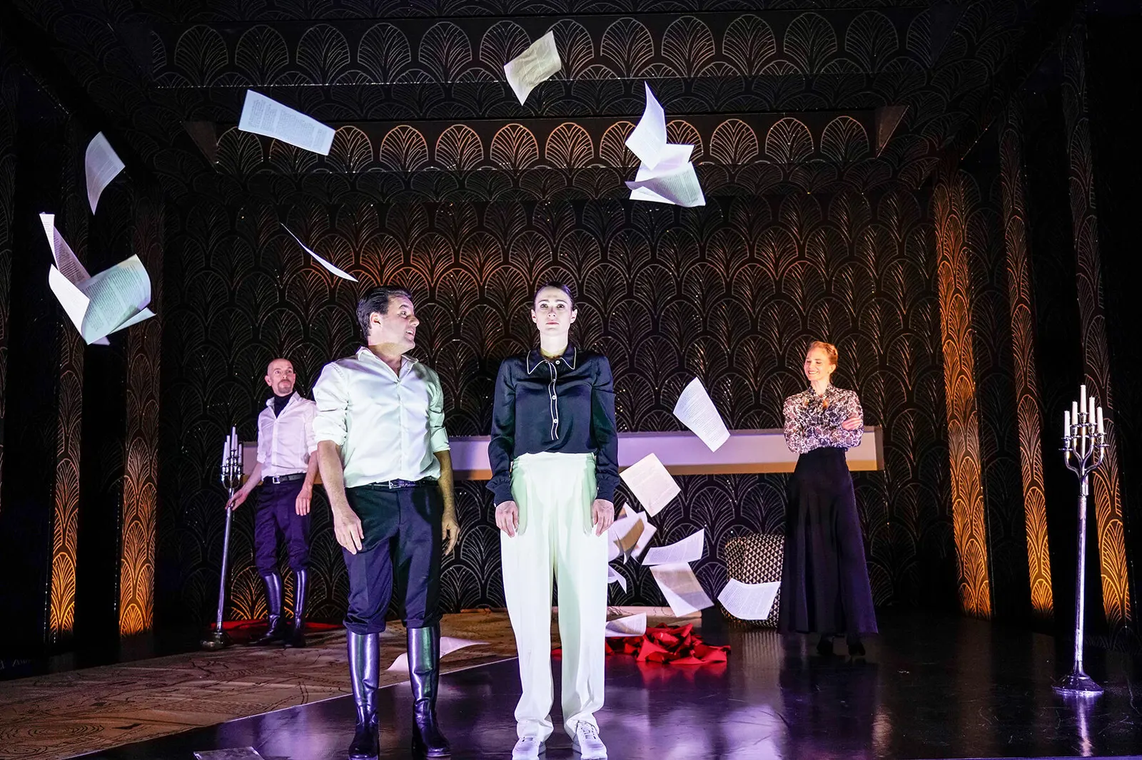 DIE WAHLVERWANDTSCHAFTEN Schauspiel nach dem gleichnamigen Roman von Johann Wolfgang von Goethe Spielzeit 2019/2020 / Premiere: 31.1.2020 Gunnar Blume, Marco Steeger, Angelina Berg…