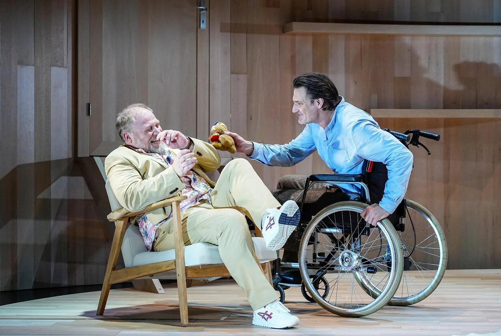 NEIN ZUM GELD! Komödie von Flavia Coste Spielzeit 2019/2020 / Premiere: 25.10.2019 v. links: Oliver Jaksch und Ralf Stech Foto: Tobias Metz