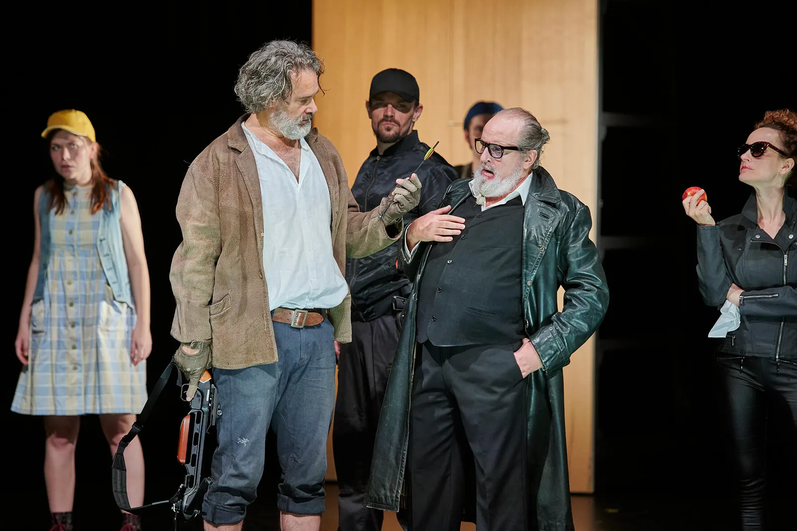 WILHELM TELL Schauspiel von Friedrich Schiller Spielzeit 2019/2020 / Premiere: 13.9.2019 v. links: Antonia Leichtle, Gian Rupf, Robert Besta, Peter Kaghanovitch, Lisa Wildmann Foto…