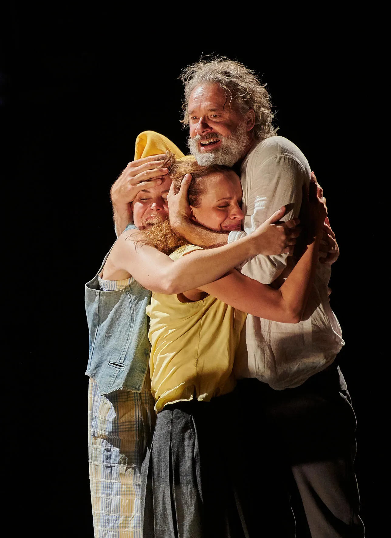 WILHELM TELL Schauspiel von Friedrich Schiller Spielzeit 2019/2020 / Premiere: 13.9.2019 v. links: Lisa Wildmann, Gian Rupf Foto: Martin Sigmund