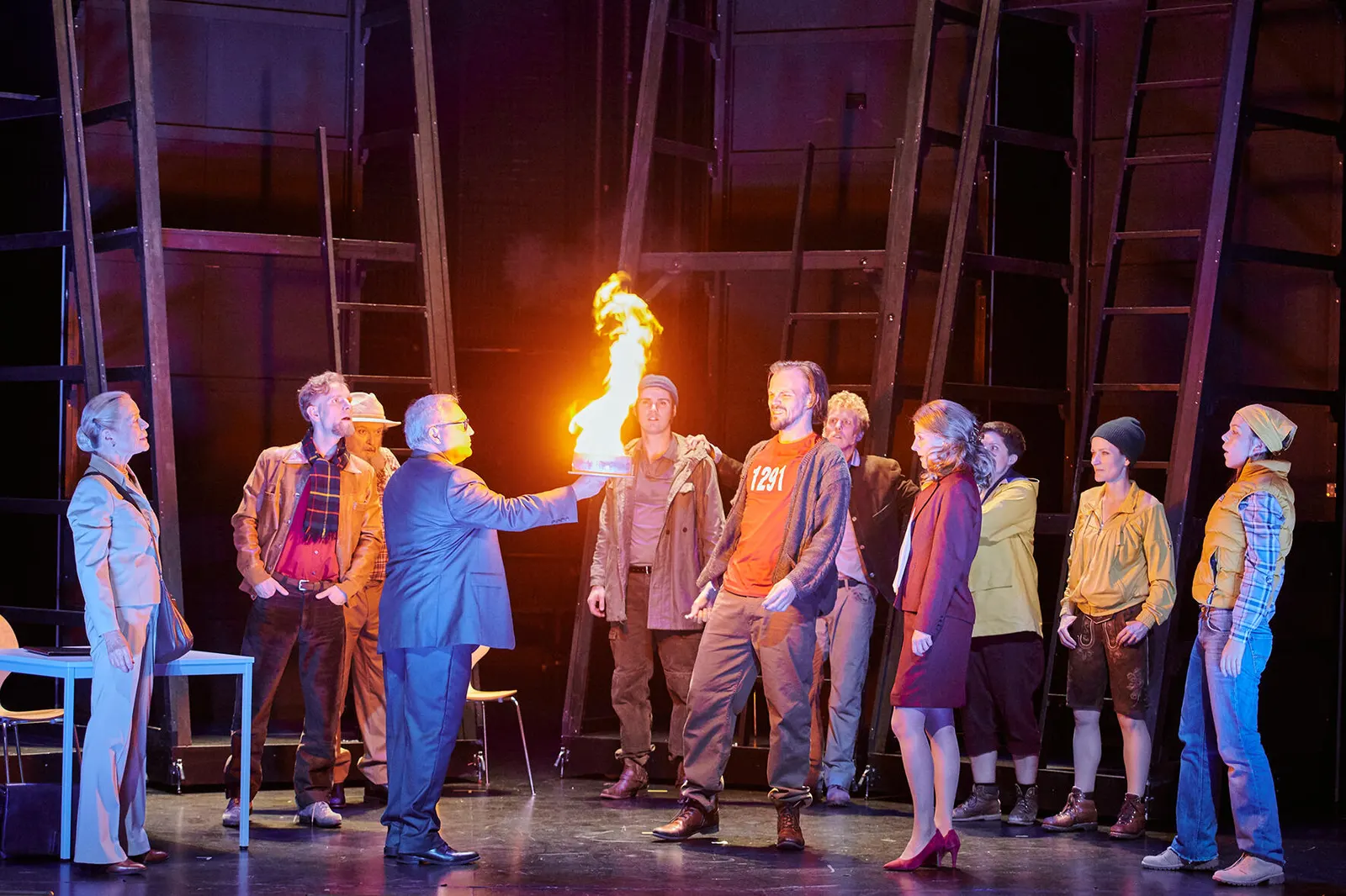 WILHELM TELL Schauspiel von Friedrich Schiller Spielzeit 2019/2020 / Premiere: 13.9.2019 v. links: Verena Buss, Gunnar Blume, Peter Kaghanovitch, Andreas Klaue, Sebastian Volk, Rob…