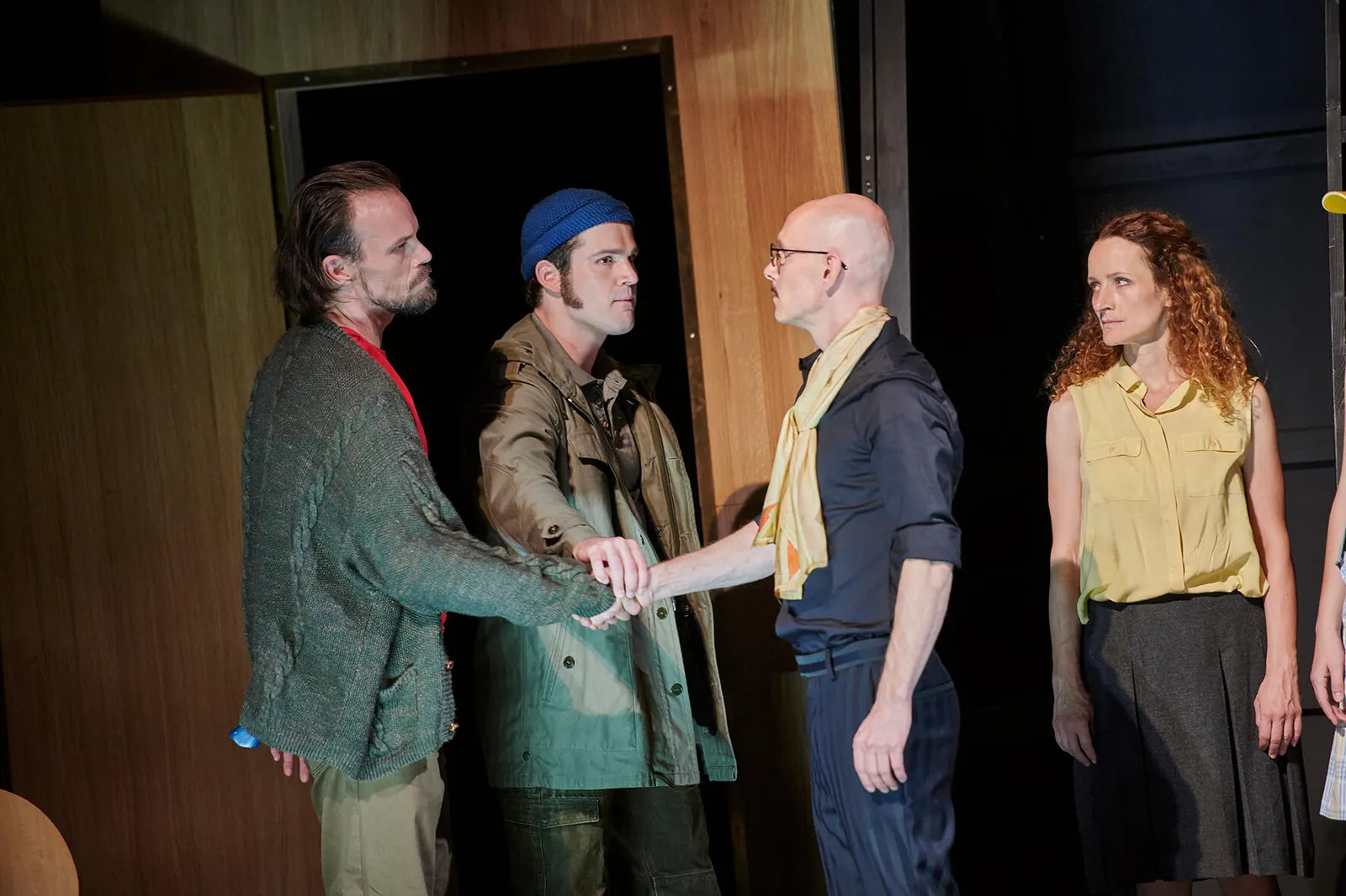 WILHELM TELL Schauspiel von Friedrich Schiller Spielzeit 2019/2020 / Premiere: 13.9.2019 v. links: Robert Besta, Sebastian Volk, Gunnar Blume, Lisa Wildmann Foto: Martin Sigmund