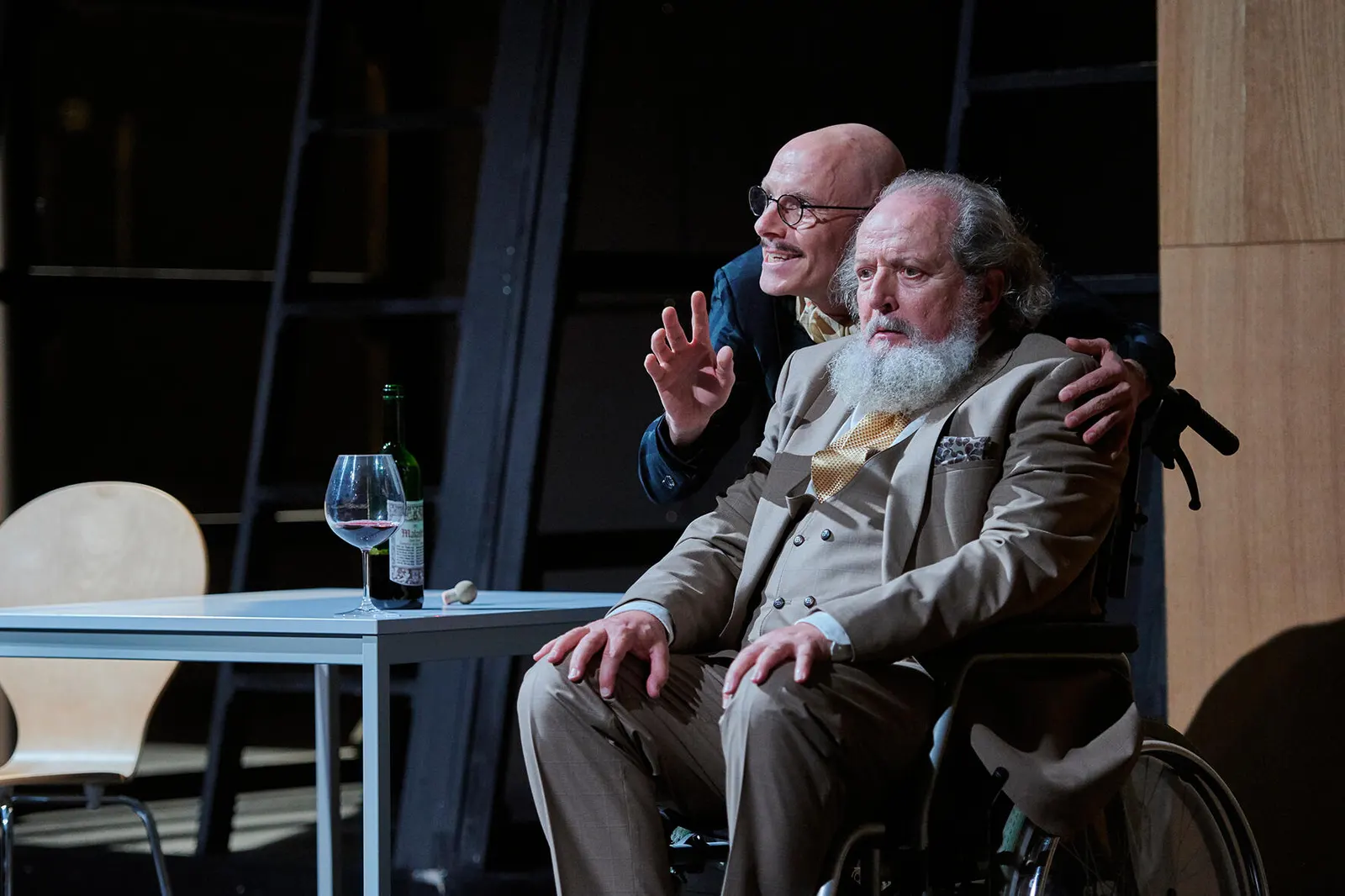 WILHELM TELL Schauspiel von Friedrich Schiller Spielzeit 2019/2020 / Premiere: 13.9.2019 v. links: Gunnar Blume, Peter Kaghanovitch Foto: Martin Sigmund