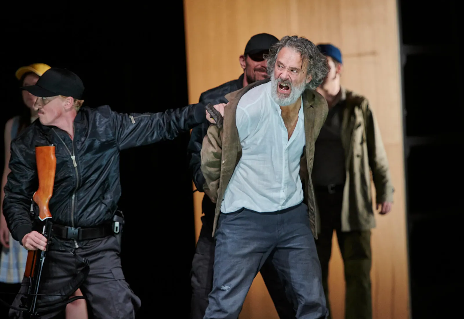 WILHELM TELL Schauspiel von Friedrich Schiller Spielzeit 2019/2020 / Premiere: 13.9.2019 v. links: Marius Hubel, Gian Rupf Foto: Martin Sigmund