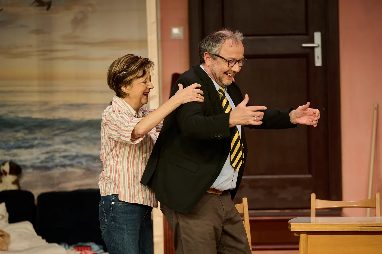 D´MAMA ISCH DIE BESCHTE Volksstück von Curth Flatow und Horst Pillau Schwäbische Fassung von Monika Hirschle Spielzeit 2022/2023 / Premiere: 13.1.2023 Monika Hirschle und Frank Stö…