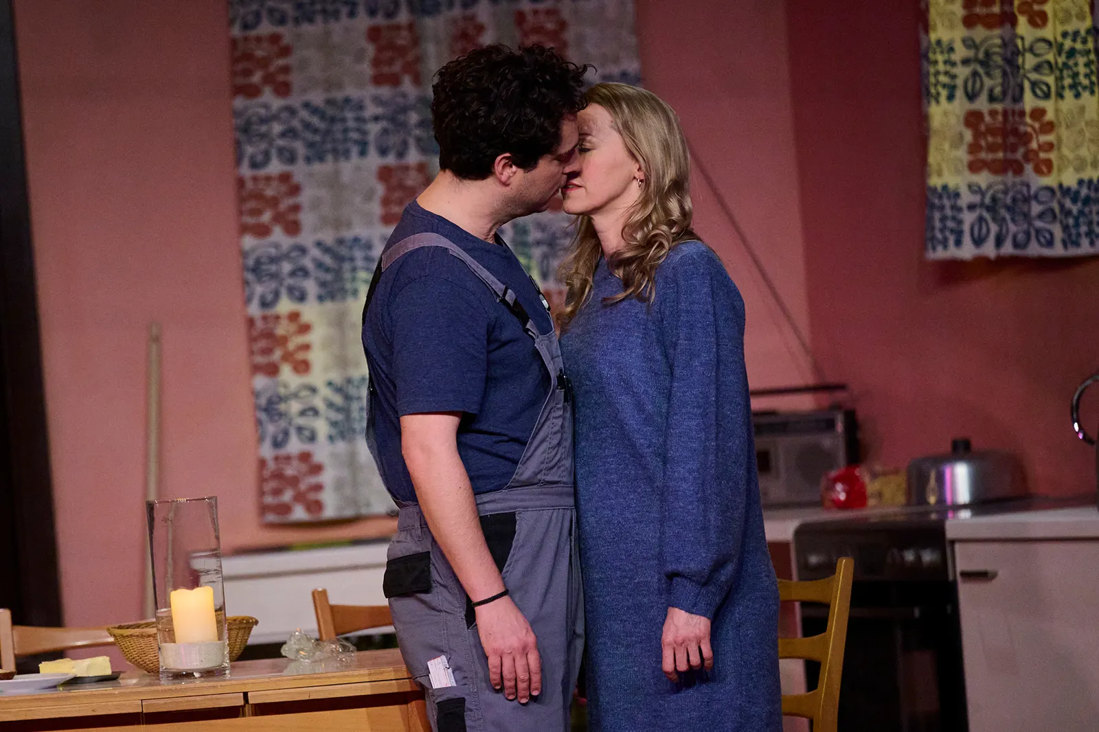 D´MAMA ISCH DIE BESCHTE Volksstück von Curth Flatow und Horst Pillau Schwäbische Fassung von Monika Hirschle Spielzeit 2022/2023 / Premiere: 13.1.2023 Jörg Pauly und Bianca Spiegel…