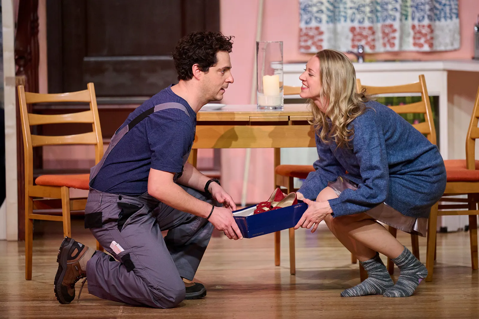 D´MAMA ISCH DIE BESCHTE Volksstück von Curth Flatow und Horst Pillau Schwäbische Fassung von Monika Hirschle Spielzeit 2022/2023 / Premiere: 13.1.2023 Jörg Pauly und Bianca Spiegel…