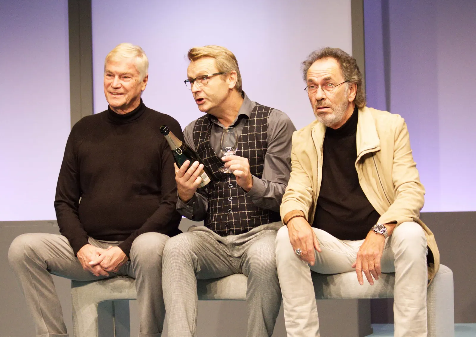 KOMPLEXE VÄTER Komödie von René Heinersdorff Spielzeit 2022/2023 / Premiere: 12.5.2023 Jochen Busse, René Heinersdorff, Hugo Egon Balder Foto: Max Claus