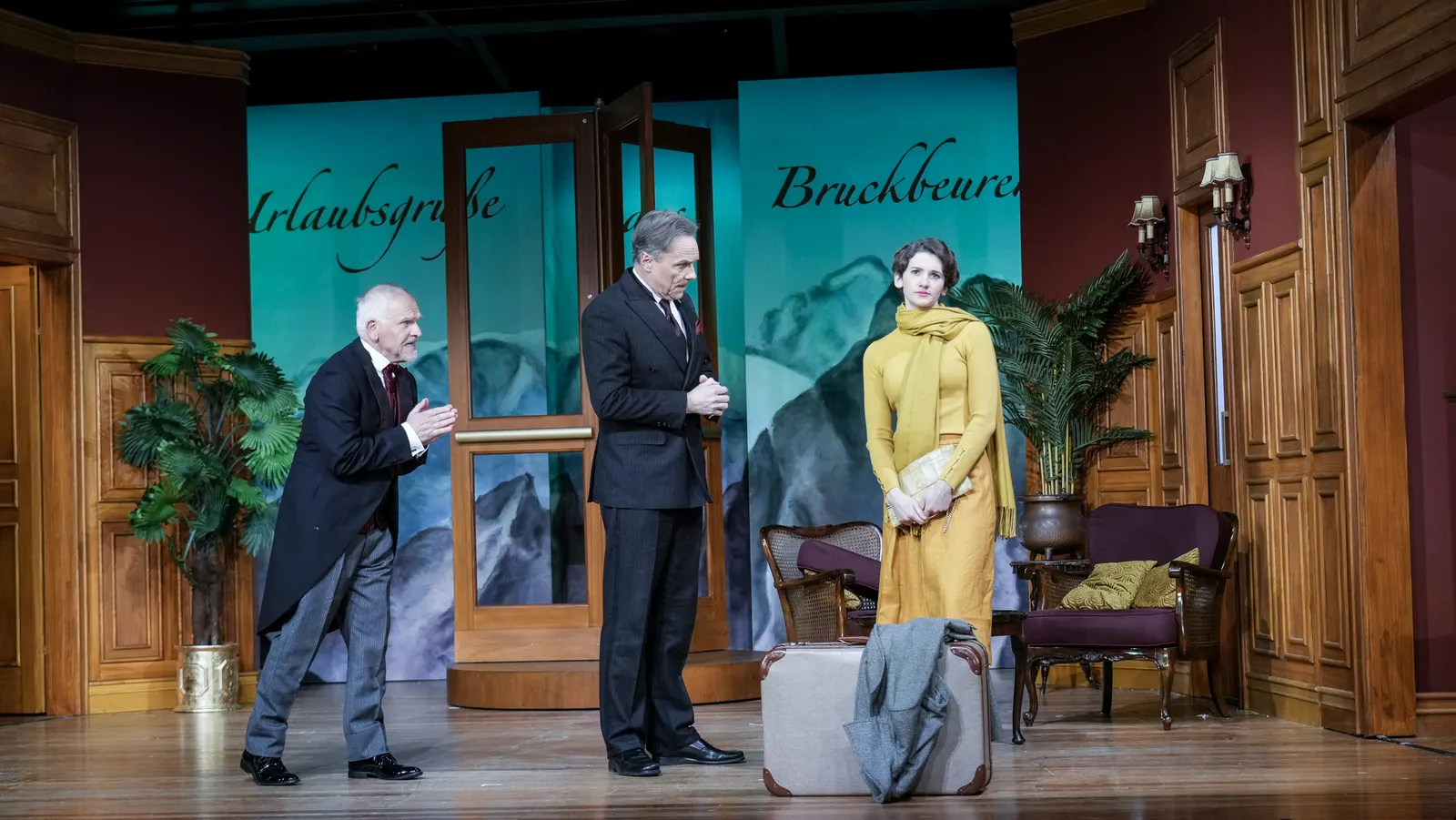 DREI MÄNNER IM SCHNEE Komödie von Erich Kästner Spielzeit 2022/2023 / Premiere: 18.11.2022 Klaus Cofalka-Adami, Dirk Waanders, Anuschka Tochtermann Foto: Tobias Metz