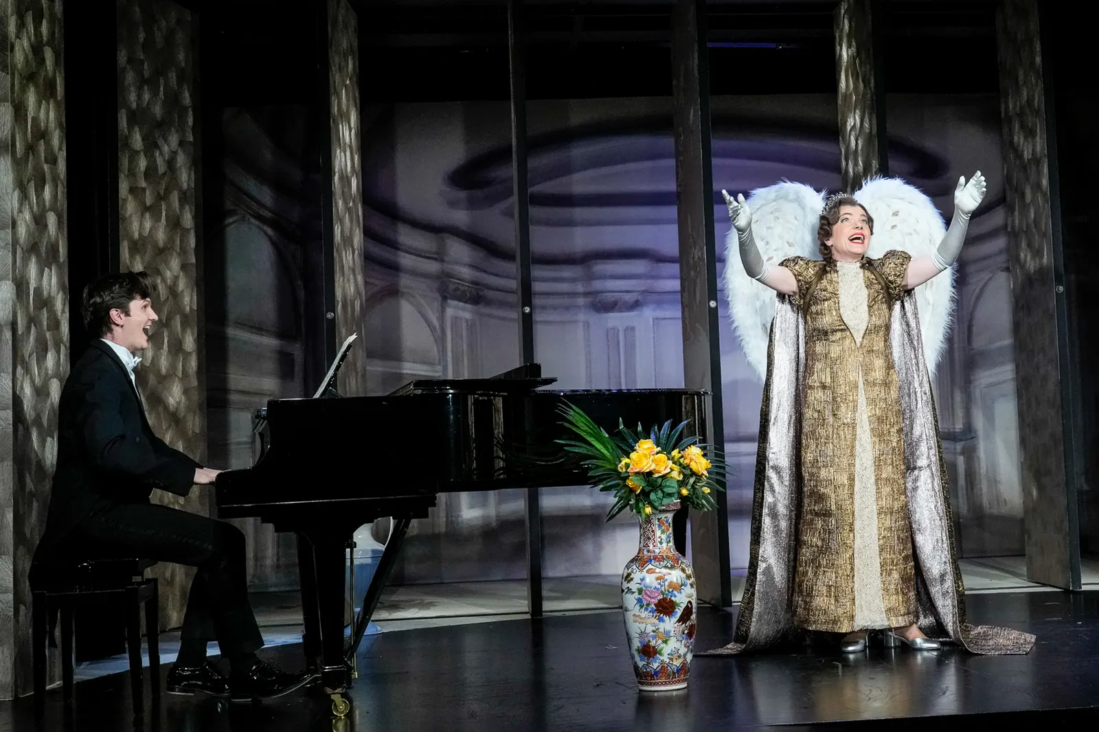 GLORIOUS! Die wahre Geschichte der Florence Foster Jenkins Komödie von Peter Quilter Spielzeit 2022/2023 / Premiere: 10.3.2023 Peter Lewys Preston und Antje Rietz Foto: Tobias Metz