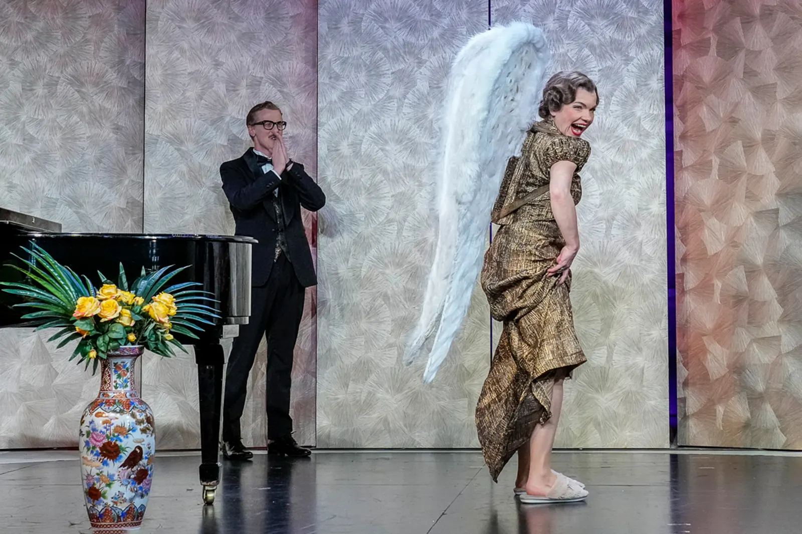 GLORIOUS! Die wahre Geschichte der Florence Foster Jenkins Komödie von Peter Quilter Spielzeit 2022/2023 / Premiere: 10.3.2023 Marius Hubel und Antje Rietz Foto: Tobias Metz