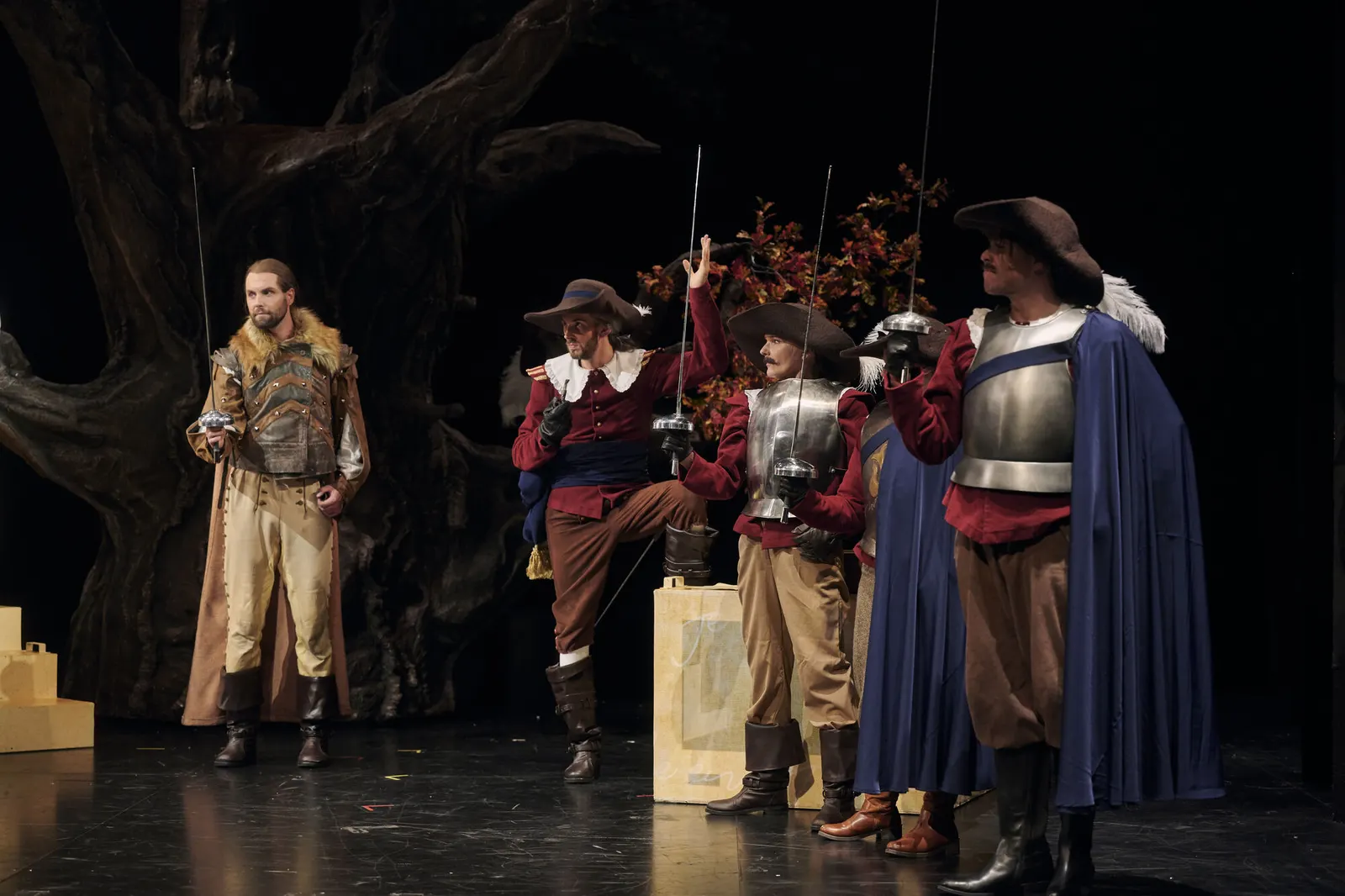 CYRANO DE BERGERAC Romantische Komödie von Edmond Rostand Spielzeit 2022/2023 / Premiere: 16.9.2022 Daniel Tille, Gideon Rapp, Annette Mayer, Diana Gantner, Stefan Müller-Doriat Fo…