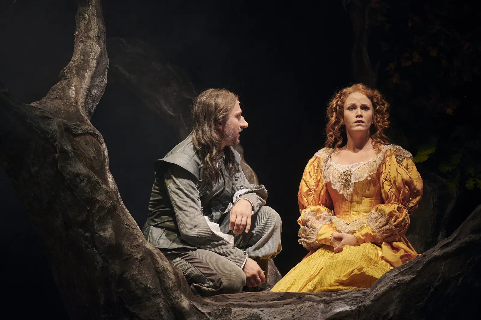 CYRANO DE BERGERAC Romantische Komödie von Edmond Rostand Spielzeit 2022/2023 / Premiere: 16.9.2022 Pablo Sprungala, Kristin Hansen Foto: Martin Sigmund