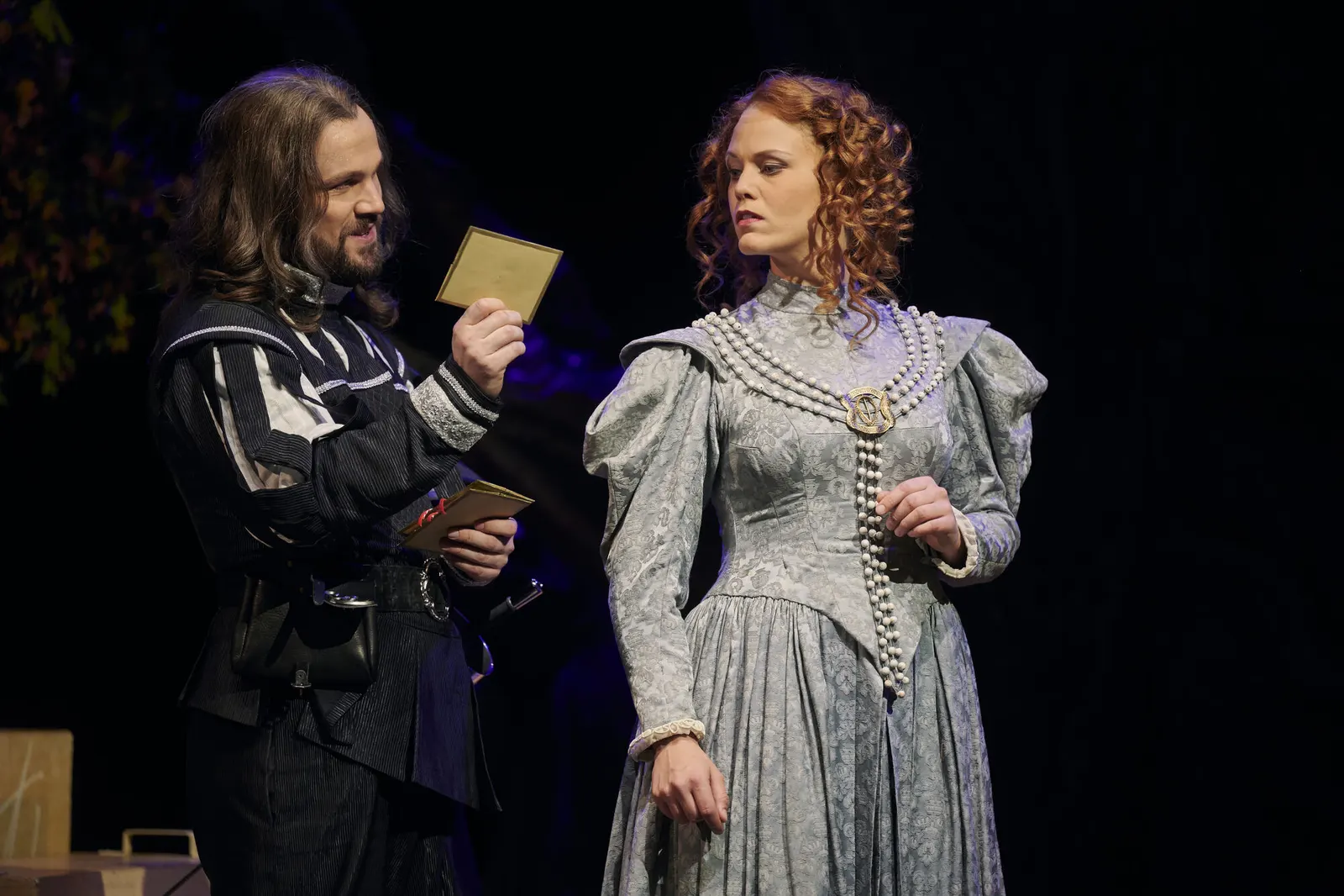 CYRANO DE BERGERAC Romantische Komödie von Edmond Rostand Spielzeit 2022/2023 / Premiere: 16.9.2022 Sebastian Volk, Kristin Hansen Foto: Martin Sigmund