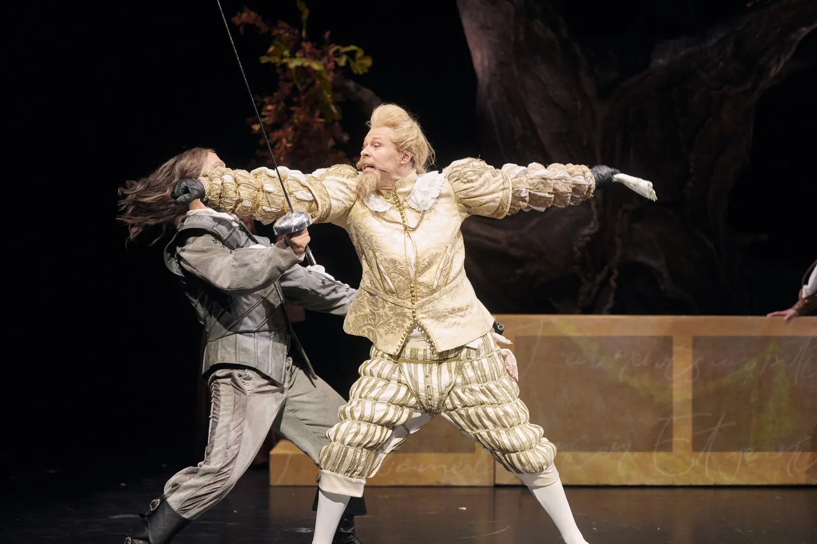 CYRANO DE BERGERAC Romantische Komödie von Edmond Rostand Spielzeit 2022/2023 / Premiere: 16.9.2022 Pablo Sprungala, Stefan Müller-Doriat Foto: Martin Sigmund
