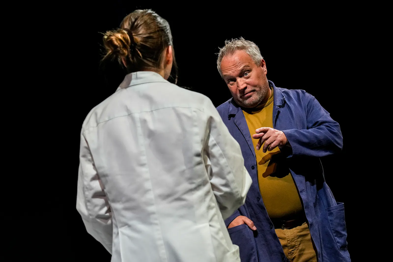 DIE LABORANTIN Schauspiel von Ella Road Spielzeit 2022/2023 / Premiere: 28.4.2023 Josepha Grünberg, Andreas Klaue Foto: Tobias Metz