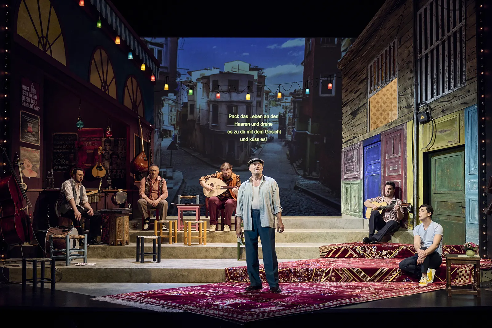 ISTANBUL Ein Theaterstück mit Musik von Sezen Aksu von Selen Kara, Torsten Kindermann und Akın E. Şipal Spielzeit 2022/2023 / Premiere: 9.6.2023 Mert Eylem Sezgin, Murat Bay, Benja…