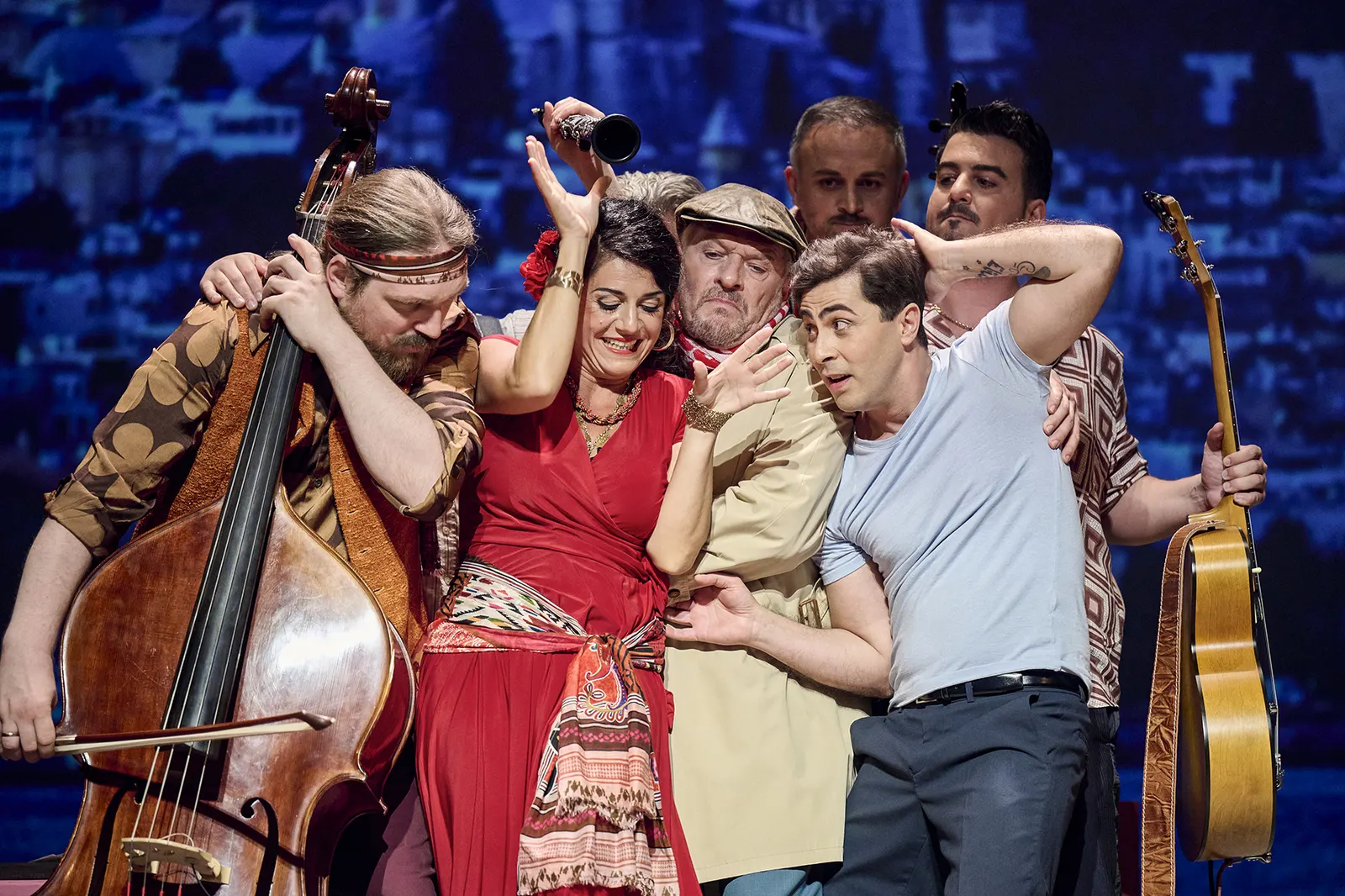 ISTANBUL Ein Theaterstück mit Musik von Sezen Aksu von Selen Kara, Torsten Kindermann und Akın E. Şipal Spielzeit 2022/2023 / Premiere: 9.6.2023 Benjamin Stein, Selda Falke, Reinho…