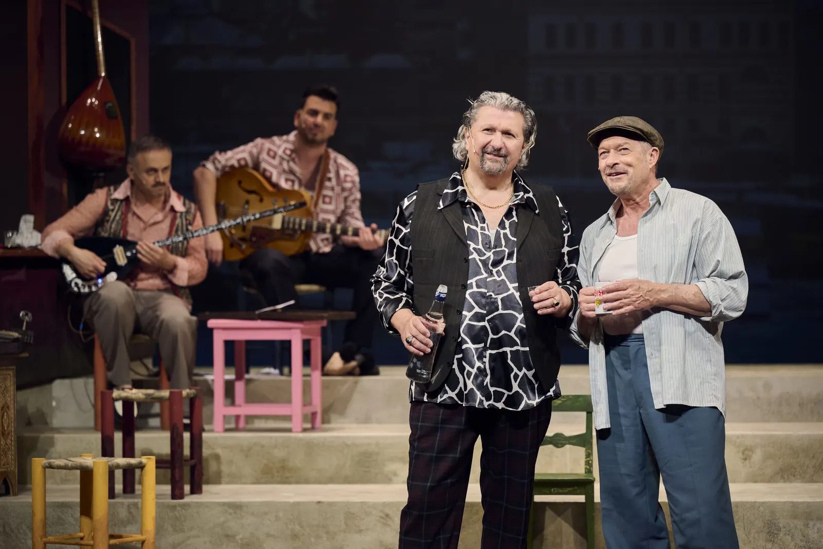 ISTANBUL Ein Theaterstück mit Musik von Sezen Aksu von Selen Kara, Torsten Kindermann und Akın E. Şipal Spielzeit 2022/2023 / Premiere: 9.6.2023 Murat Bay, Apostolos Naumis, Aykut …