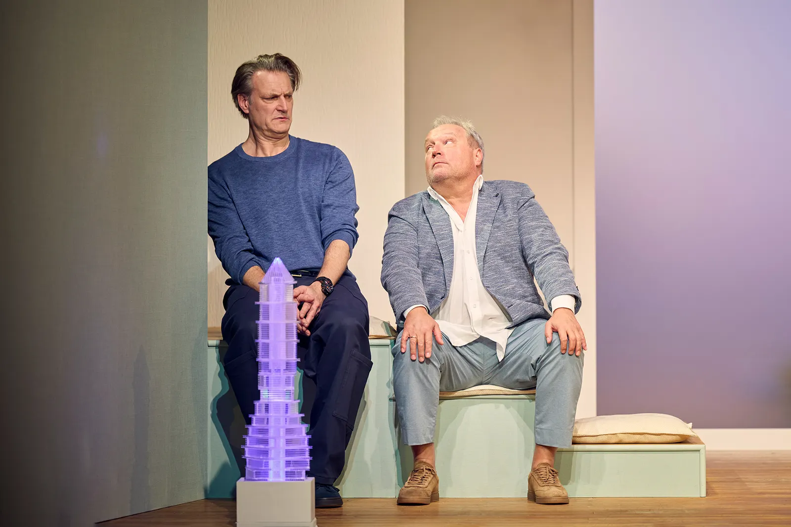 AUF HERZ UND NIERE Beziehungskomödie von Stefan Vögel Spielzeit 2025/2026 / Premiere: 20.3.2026 Ralf Stech, Andreas Klaue Foto: Martin Sigmund