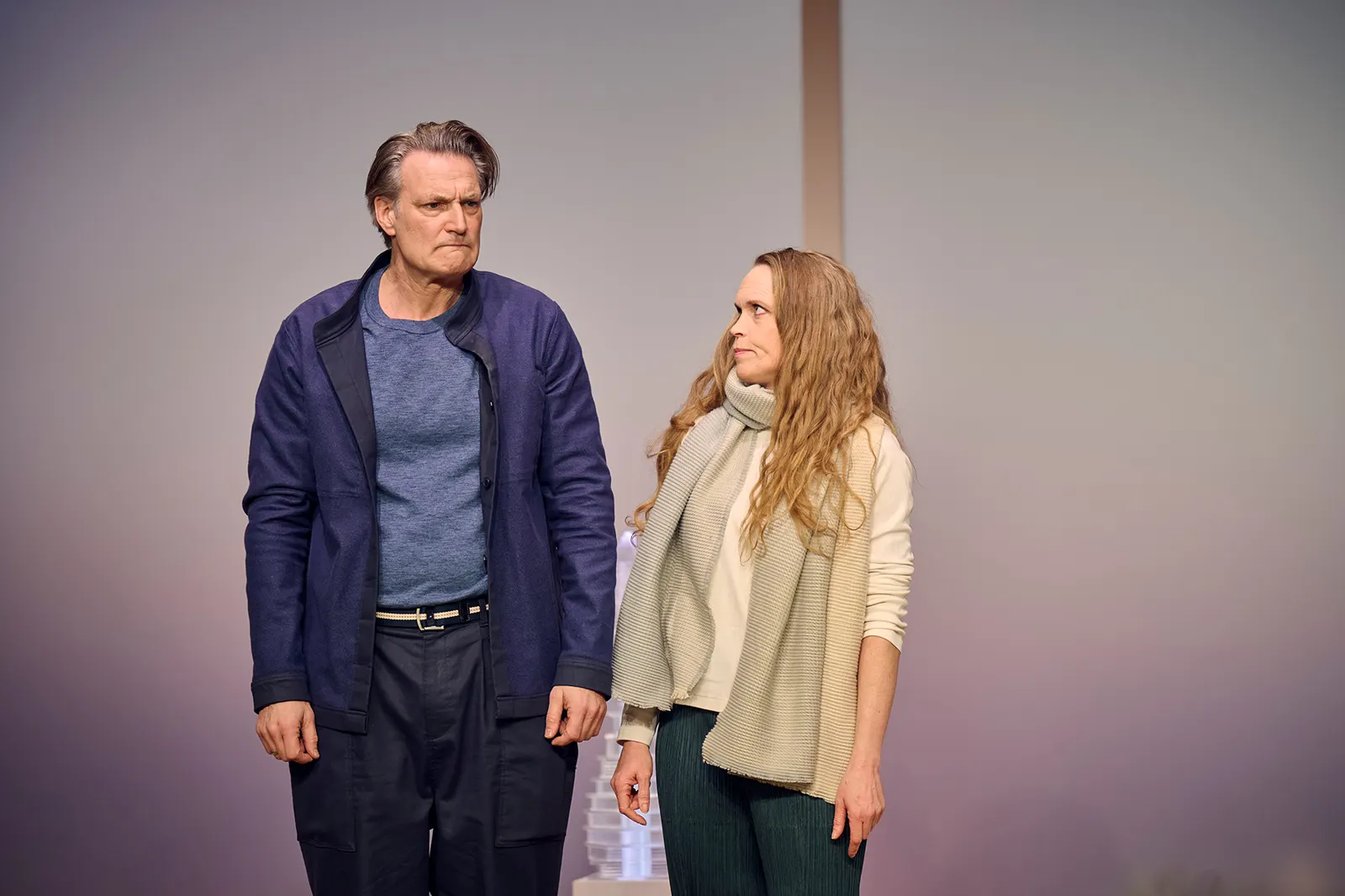 AUF HERZ UND NIERE Beziehungskomödie von Stefan Vögel Spielzeit 2025/2026 / Premiere: 20.3.2026 Ralf Stech, Stefanie Klimkait Foto: Martin Sigmund