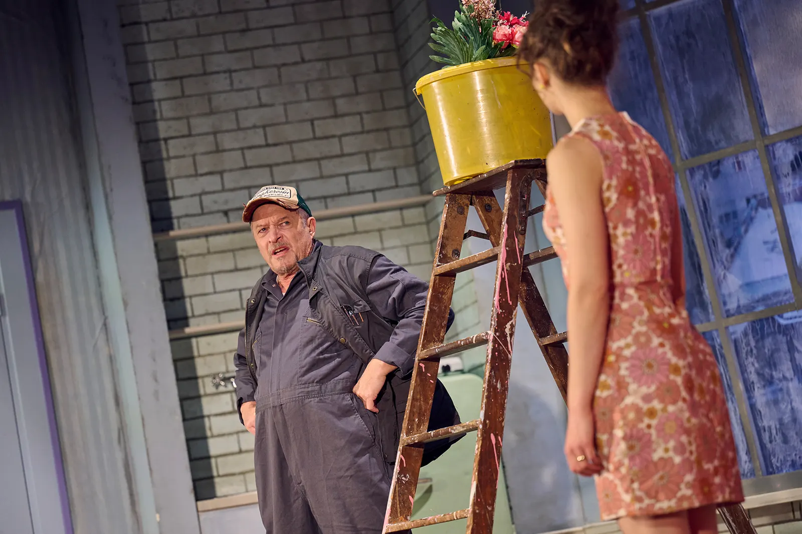 BARFUSS IM PARK Komödie von Neil Simon Spielzeit 2025/2026 / Premiere: 21.11.2025 Reinhold Weiser, Hannah Sophie Schad Foto: Martin Sigmund
