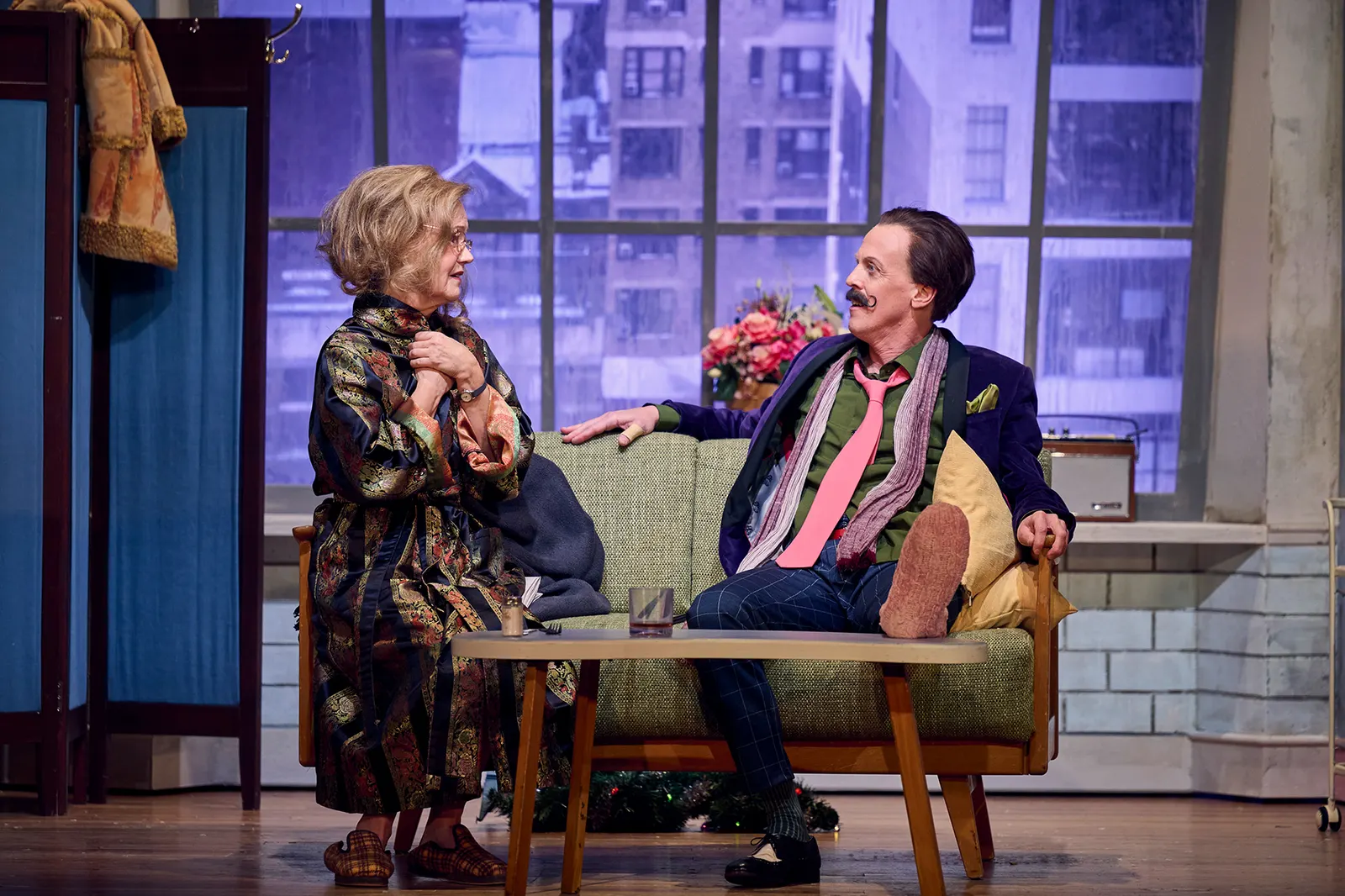 BARFUSS IM PARK Komödie von Neil Simon Spielzeit 2025/2026 / Premiere: 21.11.2025 Bettina Franke, Marius Hubel Foto: Martin Sigmund