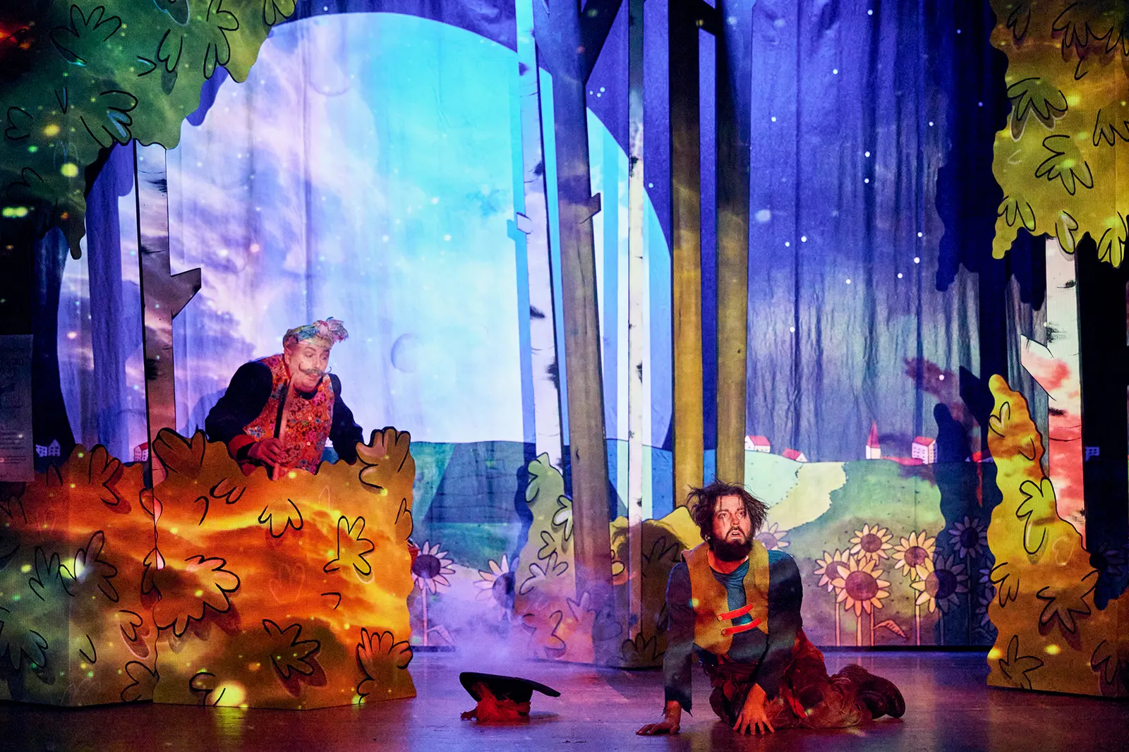 DER RÄUBER HOTZENPLOTZ UND DIE MONDRAKETE Familienstück von Otfried Preußler Spielzeit 2025/2026 / Premiere: 28.11.2025 Ambrogio Vinella, Christian Werner Foto: Martin Sigmund