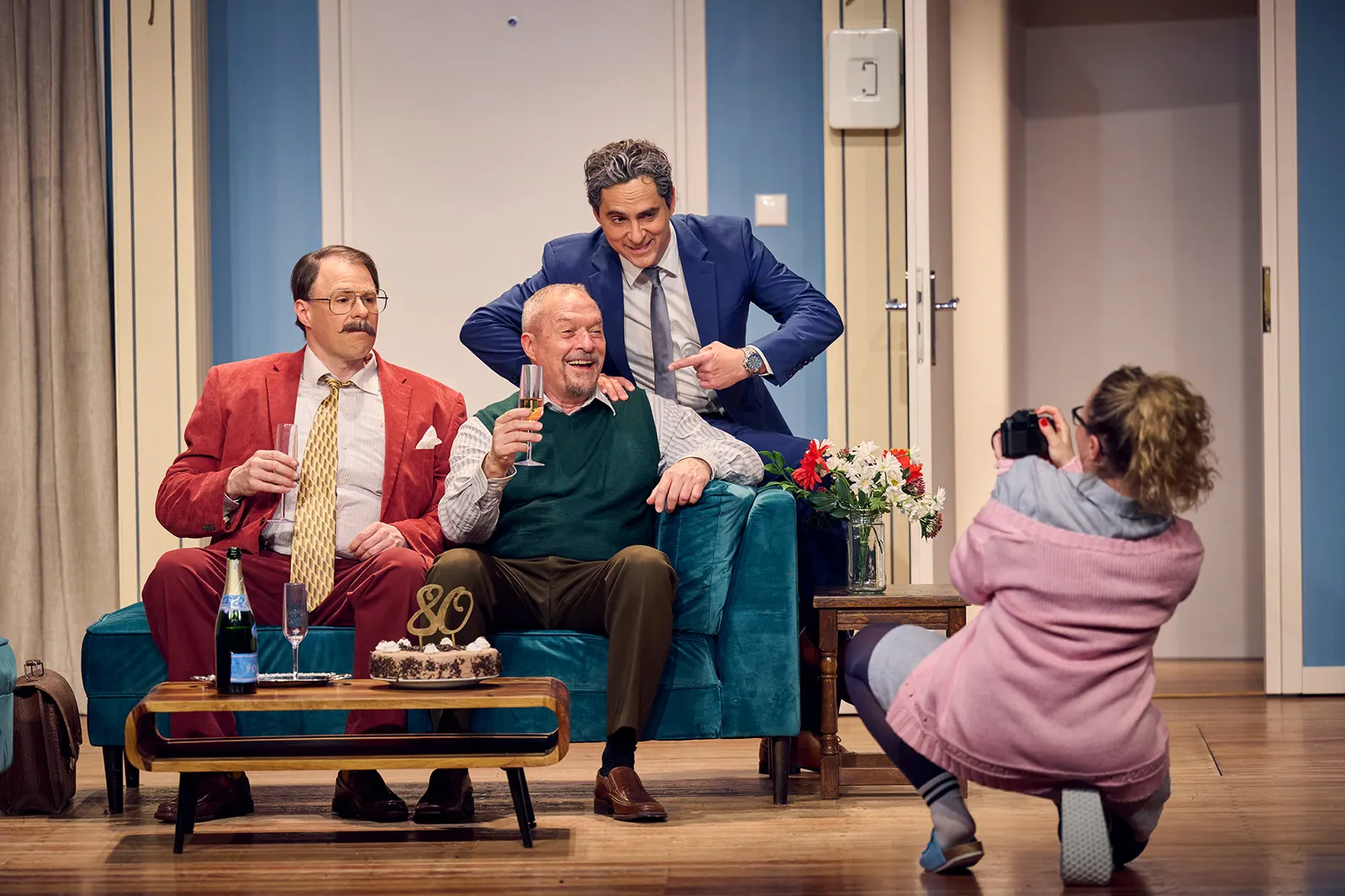 S GELD LIEGT UFF DR BANK Komödie von Curth Flatow / Schwäbisch von Monika Hirschle Spielzeit 2025/2026 / Premiere: 15.5.2026 Stefan Müller-Doriat, Reinhold Weiser, Jörg Pauly, Dian…
