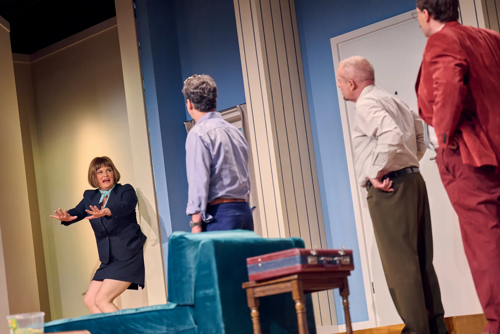 S GELD LIEGT UFF DR BANK Komödie von Curth Flatow / Schwäbisch von Monika Hirschle Spielzeit 2025/2026 / Premiere: 15.5.2026 Amelie Sturm, Jörg Pauly, Reinhold Weiser, Stefan Mülle…