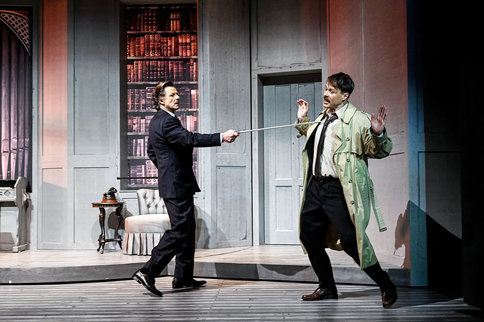 DER HEXER Kriminalkomödie von Axel Preuß nach Edgar Wallace Spielzeit 2025/2026 / Premiere: 13.3.2026 Ralph Hönicke, Stefan Müller-Doriat Foto: Tobias Metz