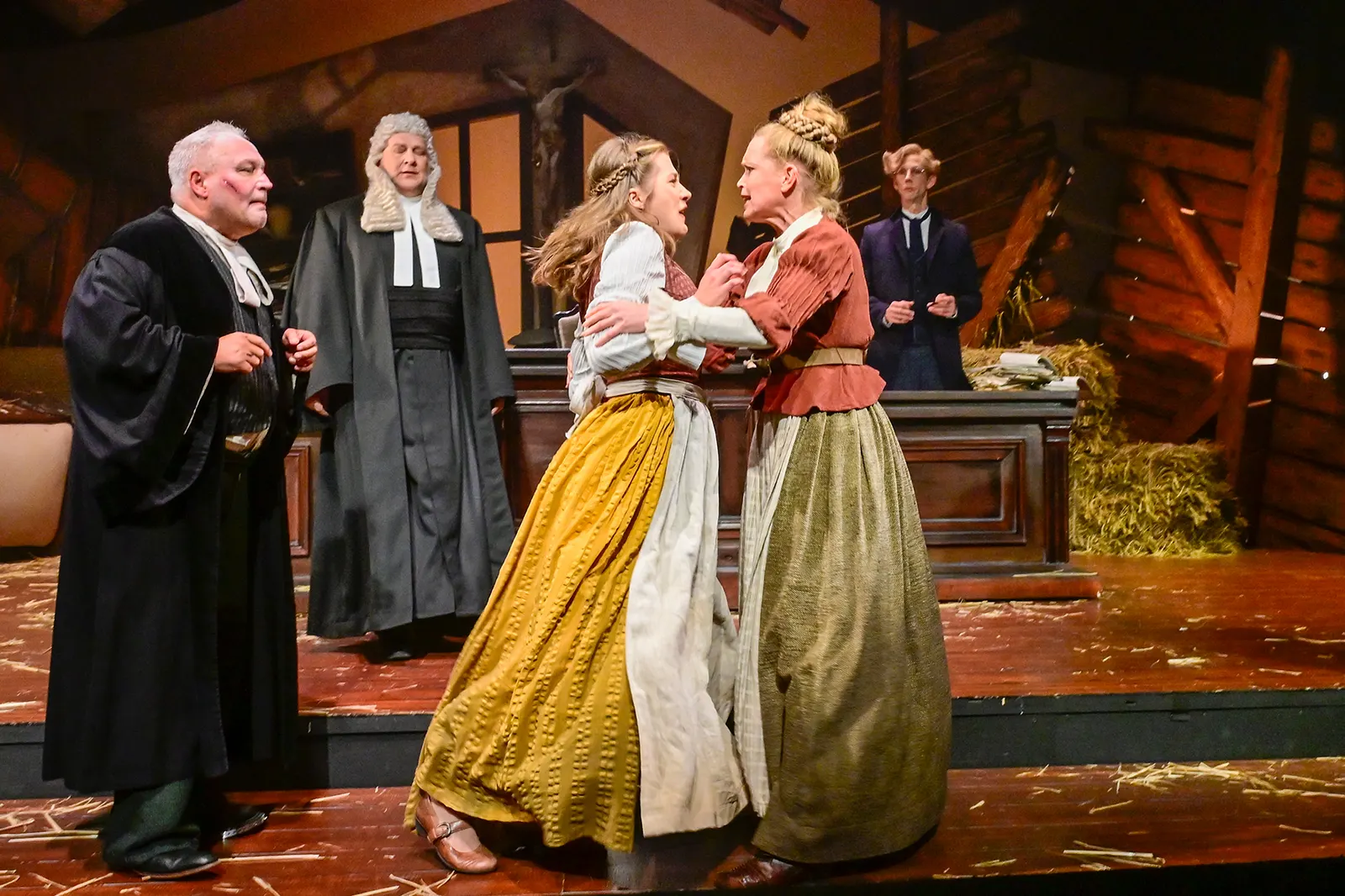 DER ZERBROCHNE KRUG Lustspiel von Heinrich von Kleist Spielzeit 2025/2026 / Premiere: 31.10.2025 Andreas Klaue, Antonio Lallo, Marie Schröder, Stefanie Klimkait, Gideon Rapp Foto: …