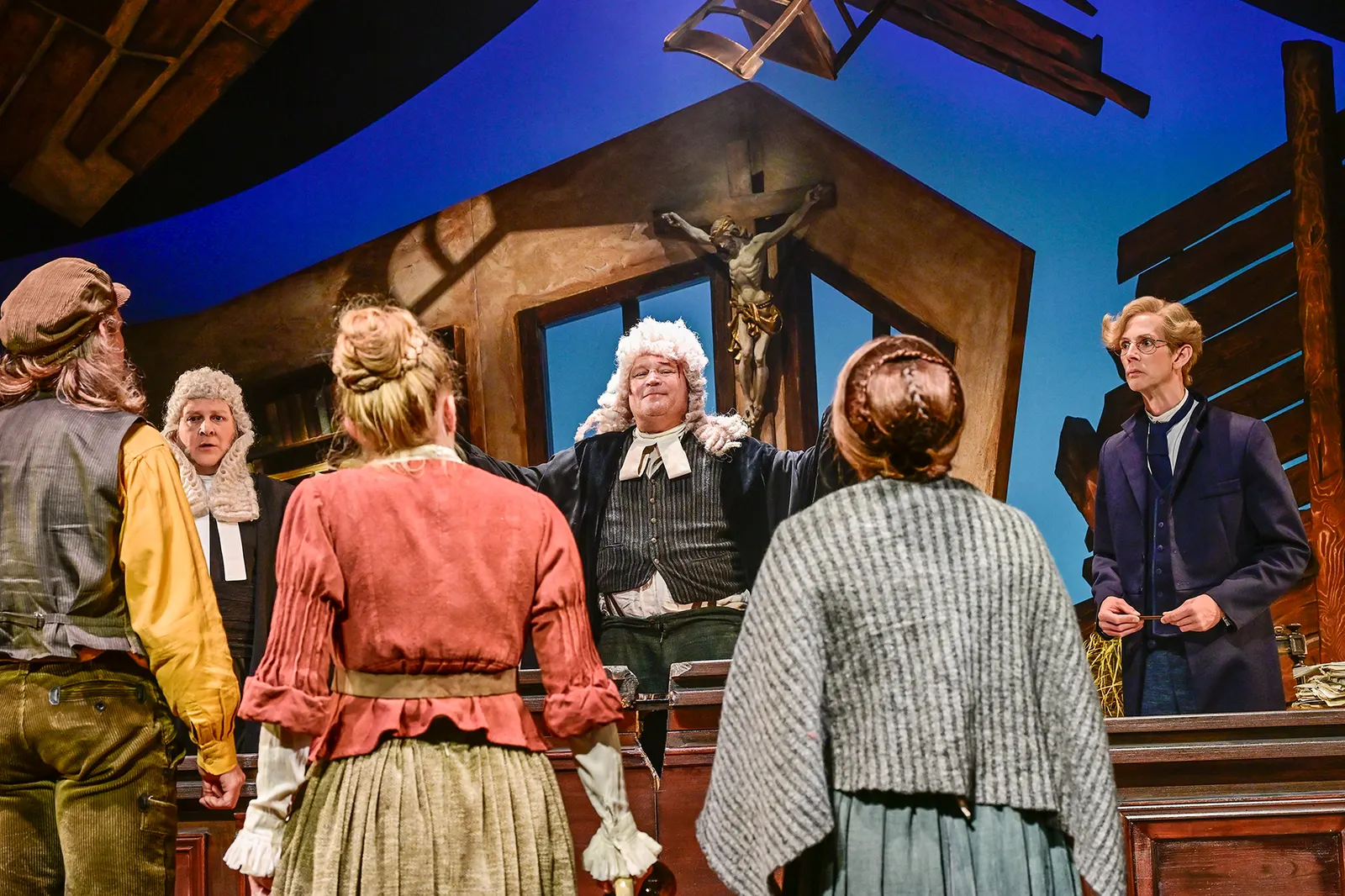 DER ZERBROCHNE KRUG Lustspiel von Heinrich von Kleist Spielzeit 2025/2026 / Premiere: 31.10.2025 Denis Riffel, Antonio Lallo, Stefanie Klimkait, Andreas Klaue, Annette Mayer, Gideo…