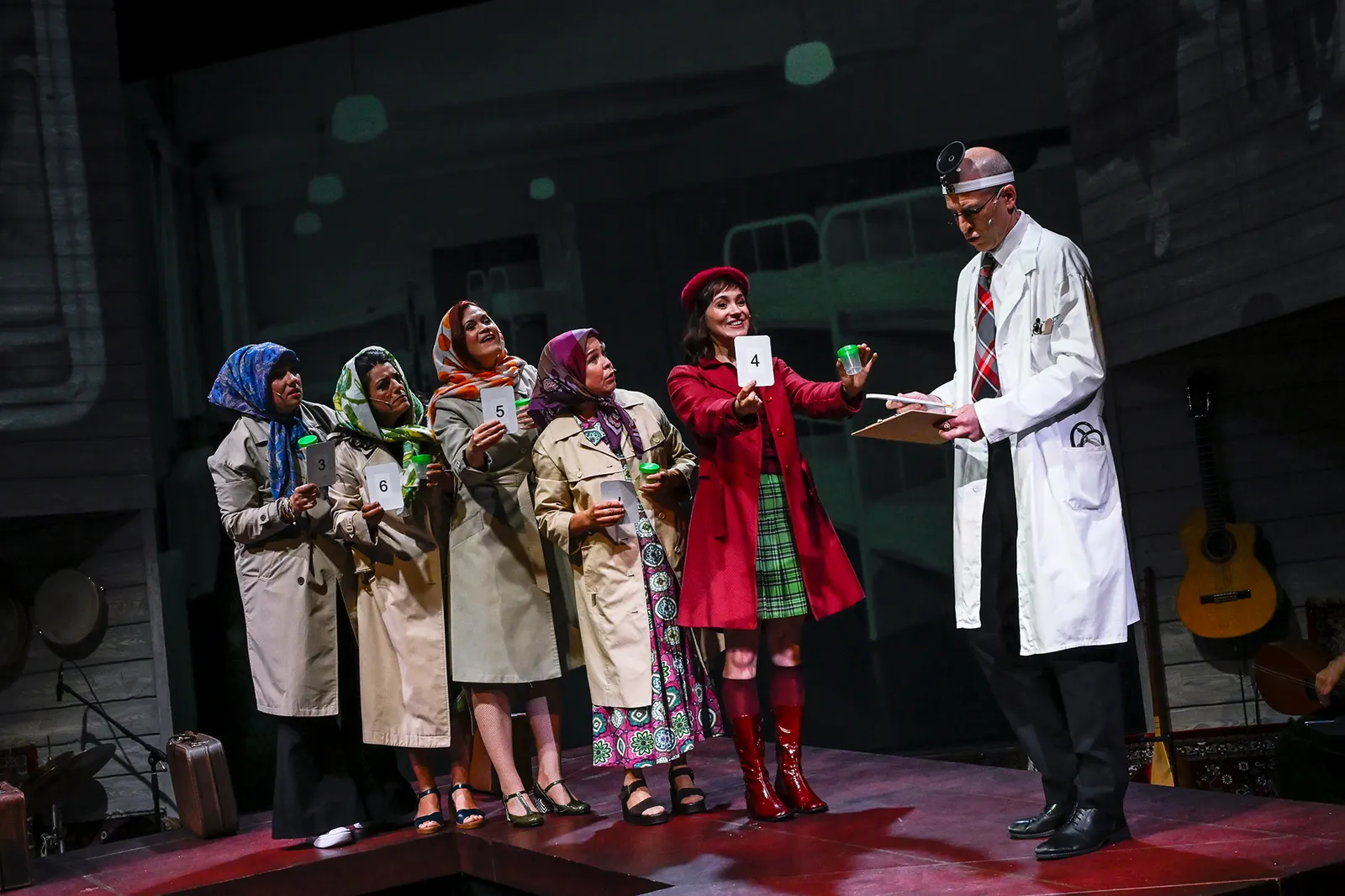 DIE OPTIMISTINNEN Musikalisches Schauspiel nach dem Roman von Gün Tank Bühnenfassung von Murat Yeginer Spielzeit 2025/2026 / Premiere: 12.6.2026 Yasemin Cec, Selda Falke, Sorina Ki…