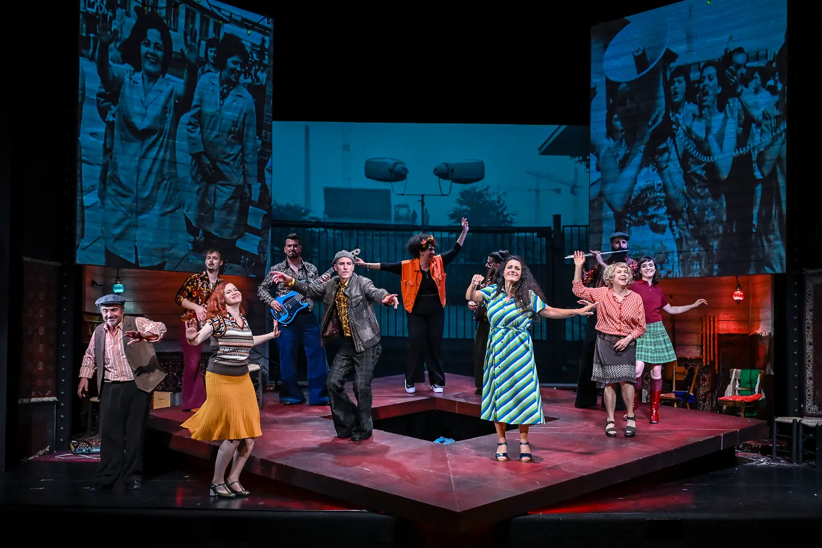 DIE OPTIMISTINNEN Musikalisches Schauspiel nach dem Roman von Gün Tank Bühnenfassung von Murat Yeginer Spielzeit 2025/2026 / Premiere: 12.6.2026 Murat Yeginer, Till Menzer, Sorina …