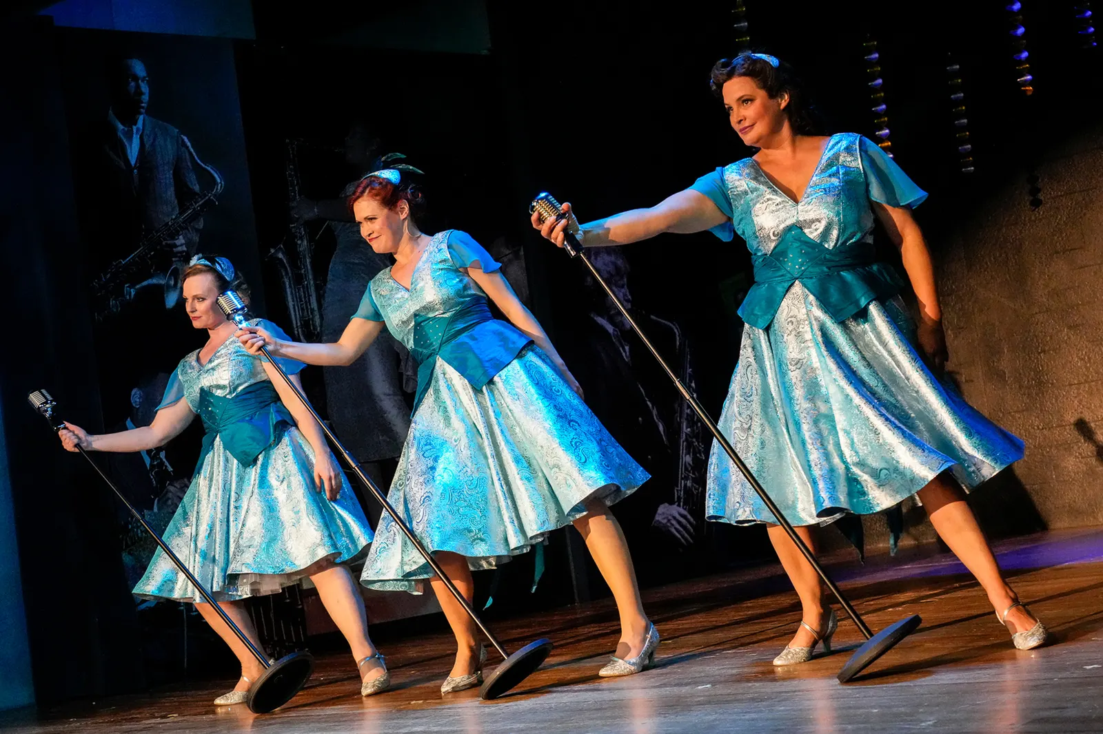DAS FRÄULEIN WUNDER Musikalische Komödie von Murat Yeginer Spielzeit 2023/2024 / Premiere: 22.9.2023 v. links: Diana Gantner, Sorina Kiefer, Amelie Sturm Foto: Tobias Metz