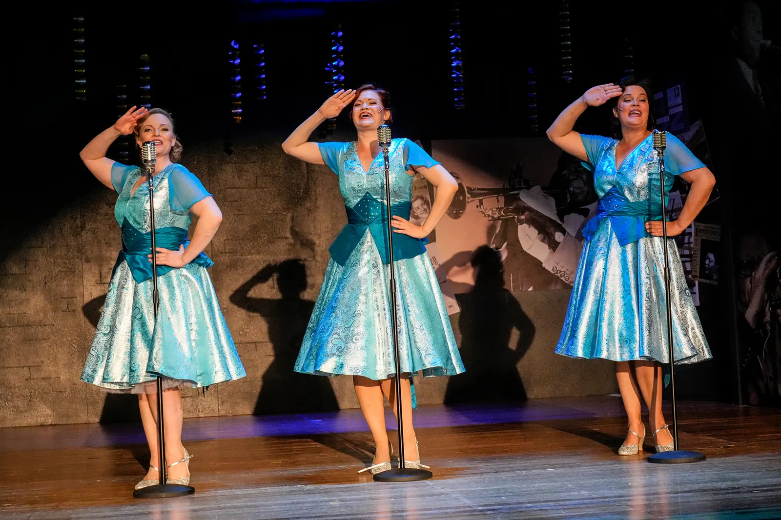 DAS FRÄULEIN WUNDER Musikalische Komödie von Murat Yeginer Spielzeit 2023/2024 / Premiere: 22.9.2023 v. links: Diana Gantner, Sorina Kiefer, Amelie Sturm Foto: Tobias Metz