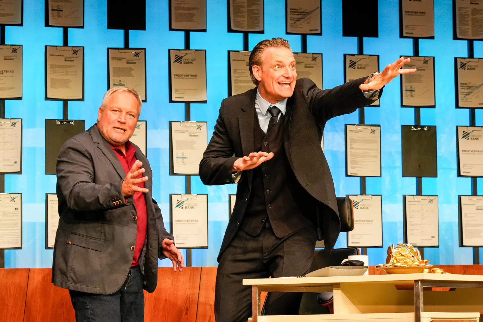 DER KREDIT Komödie von Jordi Galceran Spielzeit 2023/2024 / Premiere: 17.5.2024 Ralf Stech, Andreas Klaue Foto: Tobias Metz