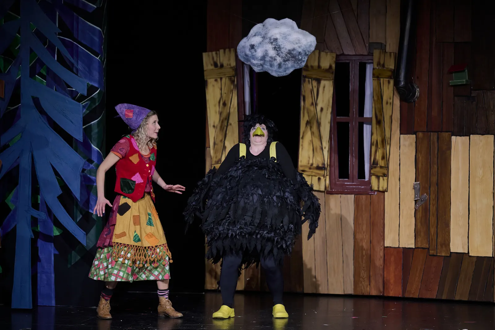 DIE KLEINE HEXE nach dem Kinderbuch von Otfried Preußler Spielzeit 2023/2024 / Premiere: 1.12.2023 Farina Violetta Giesmann, Diana Gantner Foto: Martin Sigmund