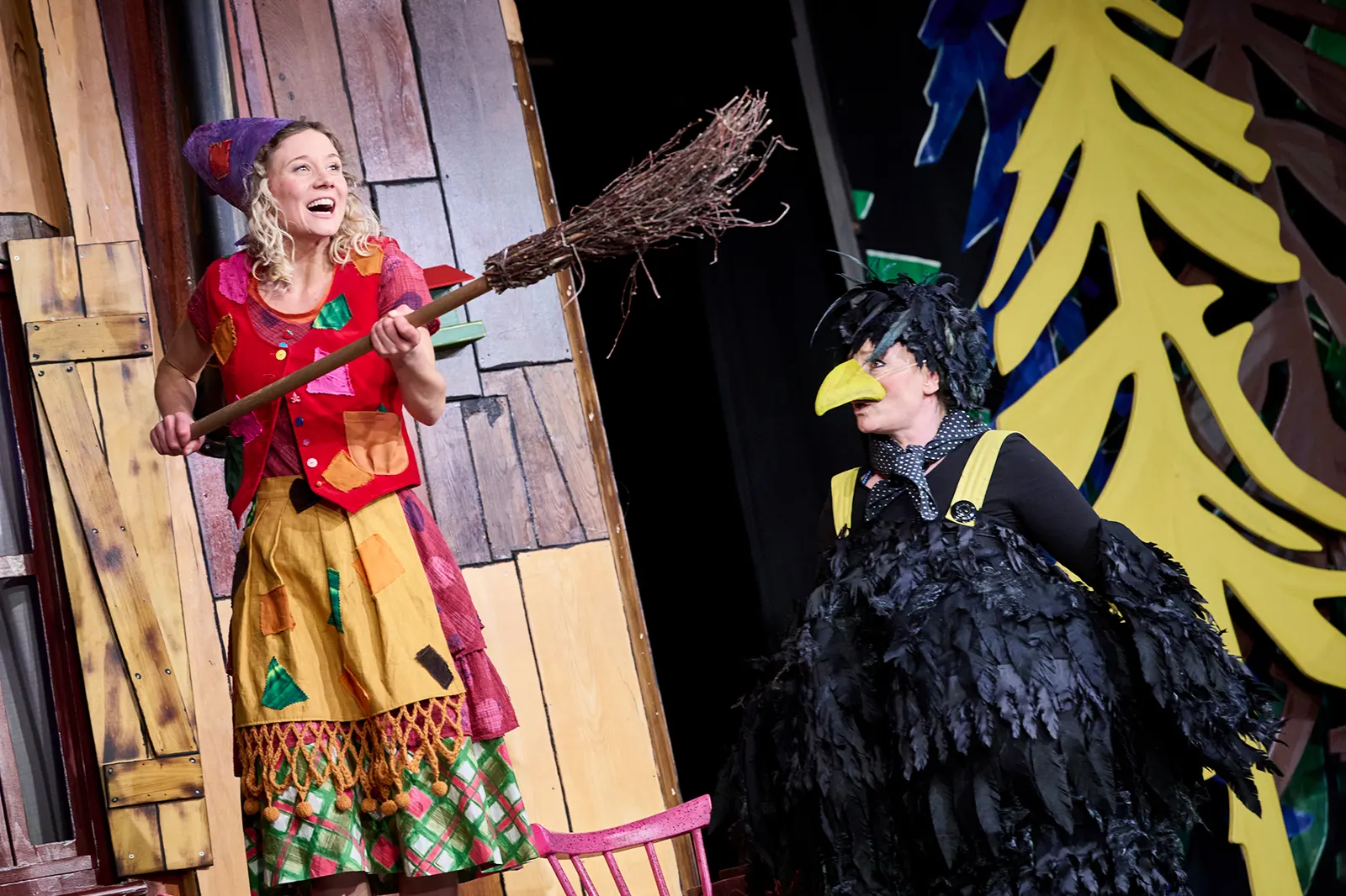 DIE KLEINE HEXE nach dem Kinderbuch von Otfried Preußler Spielzeit 2023/2024 / Premiere: 1.12.2023 Farina Violetta Giesmann, Diana Gantner Foto: Martin Sigmund