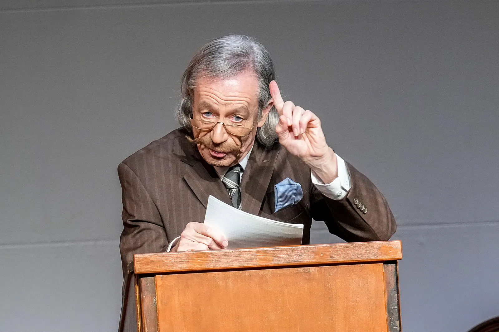 LORIOTS DRAMATISCHE WERKE Sketche und Szenen von Vicco von Bülow, genannt LORIOT Spielzeit 2023/2024 / Premiere: 22.3.2024 Rupert Hausner Foto: Tobias Metz
