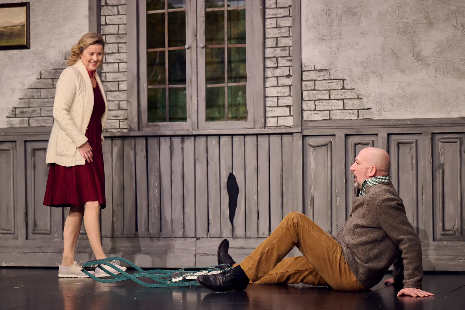 NO NET HUDLA! Komödie von Axel Preuß nach Anton Hamik Schwäbisch von Monika Hirschle Spielzeit 2023/2024 / Premiere: 24.11.2023 Katja Hentschel und Christian Sunkel Foto: Martin Si…