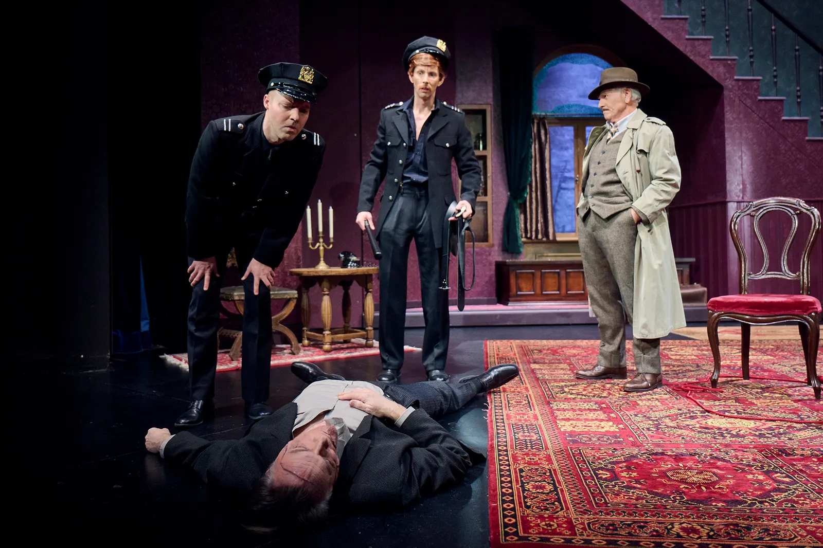 ARSEN UND SPITZENHÄUBCHEN Komödie von Joseph Kesselring Spielzeit 2023/2024 / Premiere: 8.12.2023 v. links: Christian Werner, Dirk Waanders, Gideon Rapp, Klaus Cofalka-Adami Foto: …