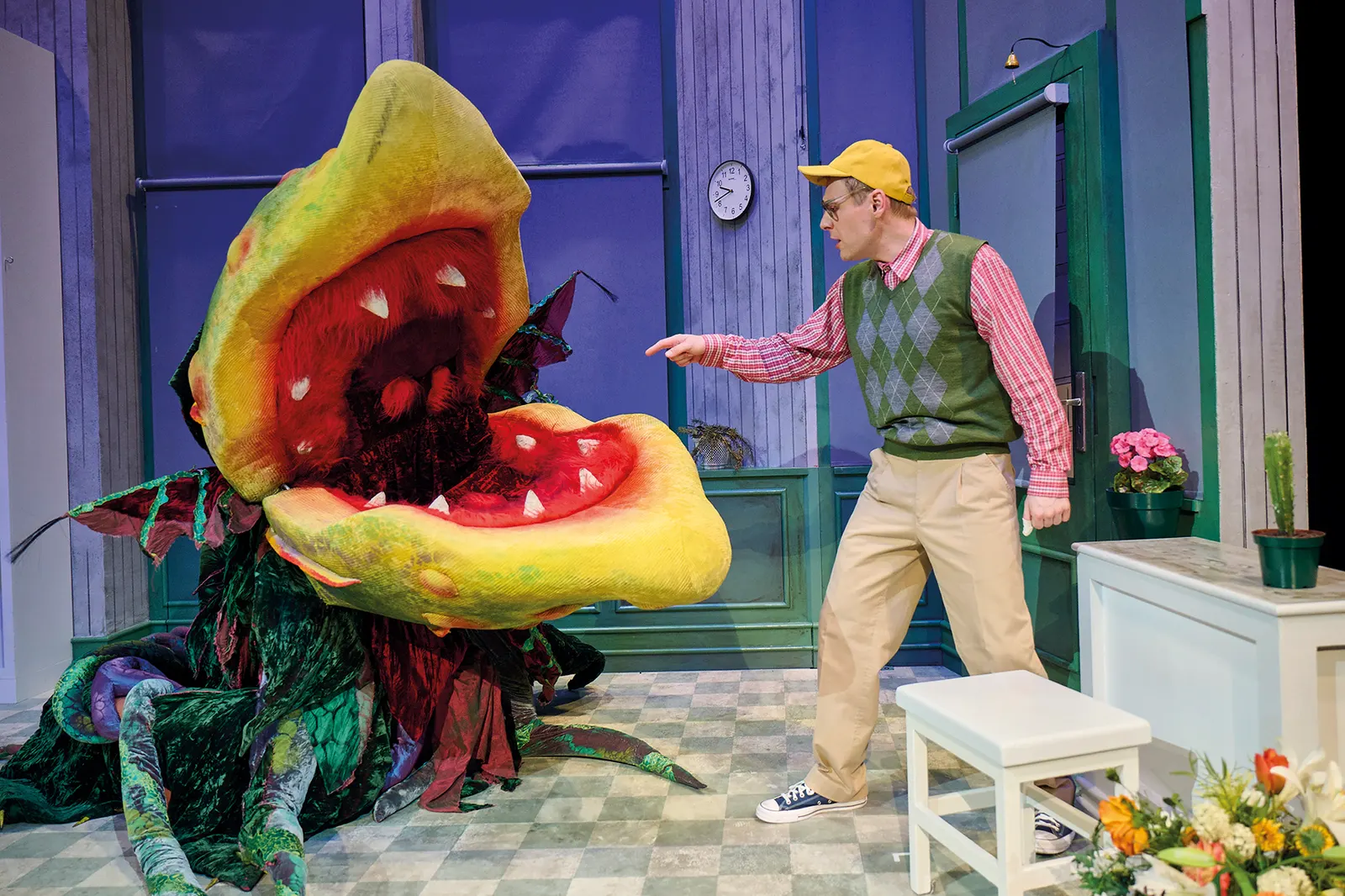 DER KLEINE HORRORLADEN Musical von Howard Ashman und Alan Menken Premiere: 7.6.2024 im Alten Schauspielhaus Oliver Morschel, Figurenspiel: Lukas Schneider Foto: Martin Sigmund