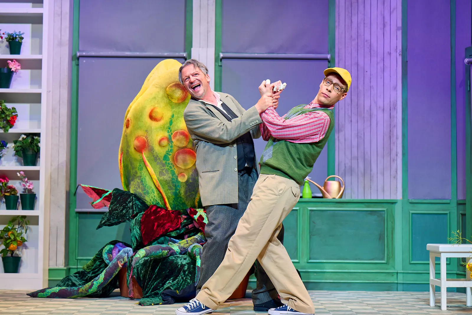 DER KLEINE HORRORLADEN Musical von Howard Ashman und Alan Menken Premiere: 7.6.2024 im Alten Schauspielhaus v. links: Martin König, Oliver Morschel Foto: Martin Sigmund
